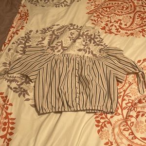 En Creme Cream Crop top